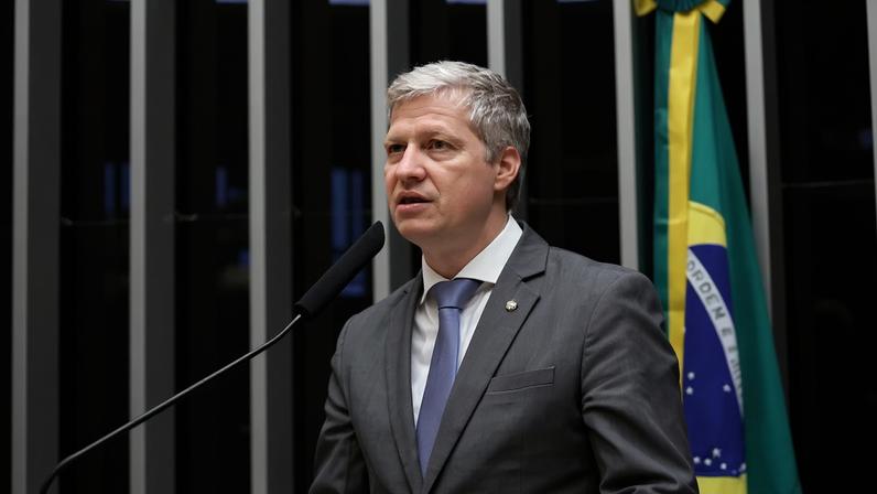 O deputado federal Marcel van Hattem discura na Câmara (Kayo Magalhães/Câmara dos Deputados)