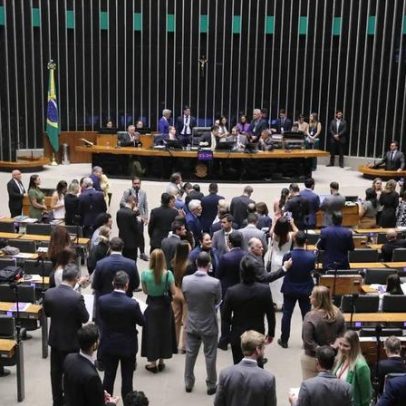 Câmara derruba veto de Lula e restabelece PL da Dosimetria