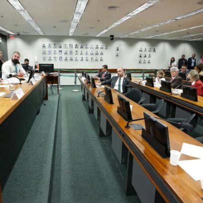 Conselho de ética adia análise contra deputados golpistas