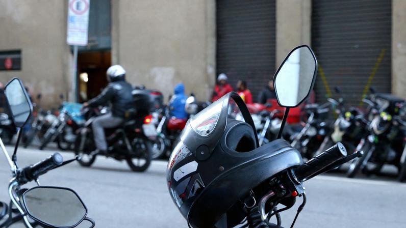 Mobilização de motoboys na rua Boa Vista.