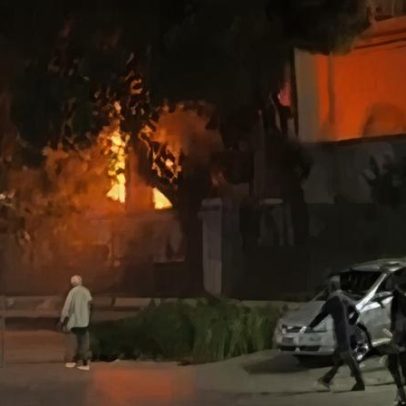 Incêndio atinge o Edifício Touring, prédio histórico no centro do Rio