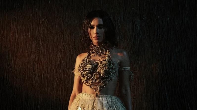 Anitta posa para visuais de seu novo álbum