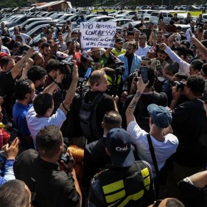 Motoristas protestam contra regulamentação de serviços por aplicativo