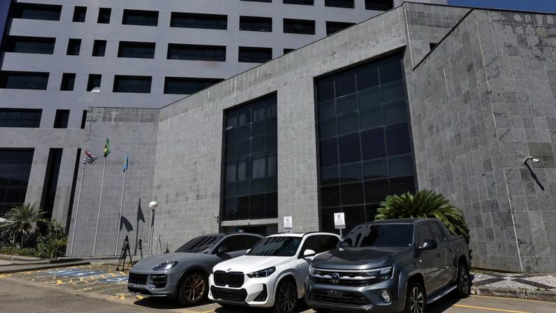 São Paulo (SP), 15/04/2026 - Carros apreendidos na Operação Narcofluxo, que prendeu cantores e influencidadores. Foto: Paulo Pinto/Agencia Brasil