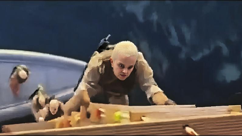 Vídeo divulgado pela TV estatal mostra soldados mascarados abordando um navio porta-contêineres (Foto: Guarda Revolucionária Islâmica do Irã/Reprodução)