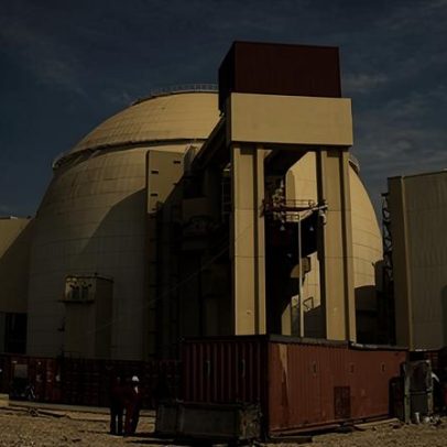 Irã negocia retomar construção de usinas nucleares com a Rússia