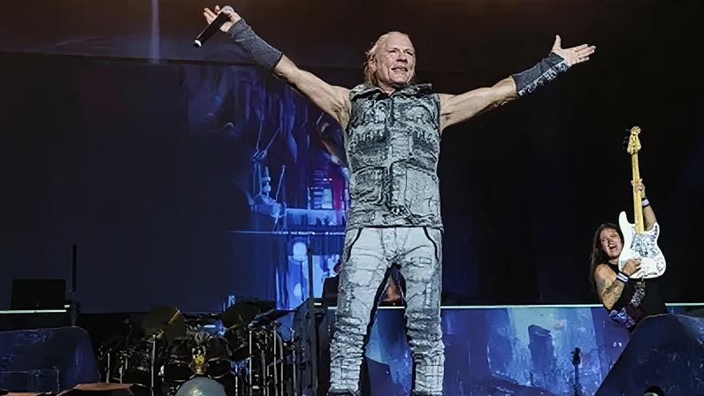 Bruce Dickinson e Steve Harris, do Iron Maiden, durante o festival de música Power Trip no Empire Polo Club, em 6 de outubro de 2023, em Indio, Califórnia