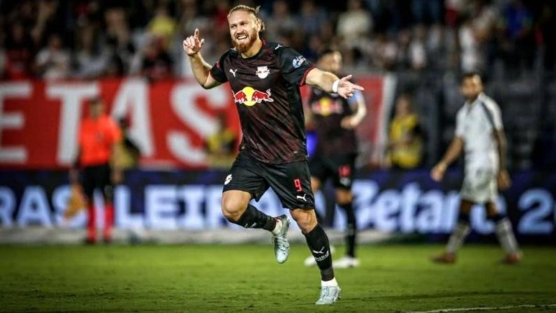 Isidro Pitta, do RB Bragantino, comemora gol pelo Campeonato Brasileiro