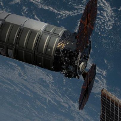 Expedição 74 abre Cygnus XL e desembala equipamento científico avançado