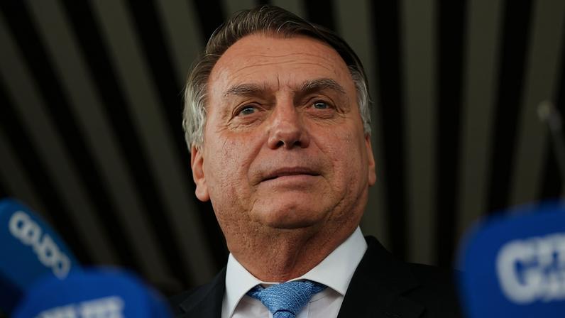 A defesa de Bolsonaro pediu em 21 de abril que o STF autorizasse a cirurgia
