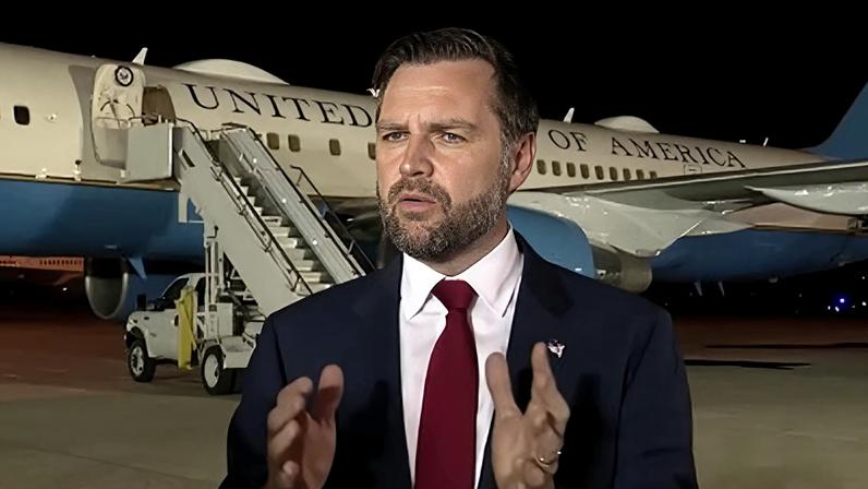 O vice-presidente dos EUA, JD Vance, falando com repórteres antes de viajar para a Hungria