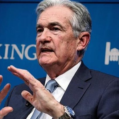 Fed mantém juros estáveis em última reunião de Powell como presidente