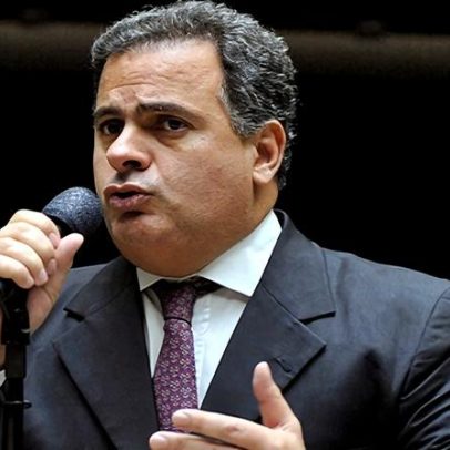 Deputado devolverá R$ 1,4 milhão após usar doméstica como funcionária fantasma