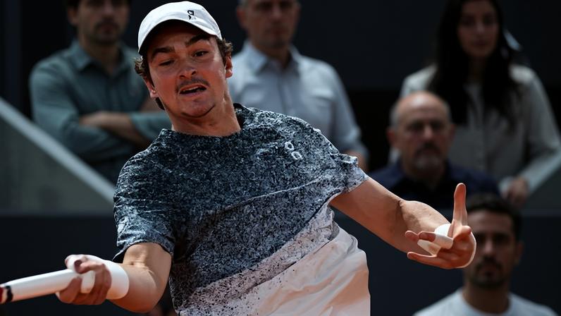 João Fonseca em ação contra Rafael Jódar, pelo Masters 1000 de Madri