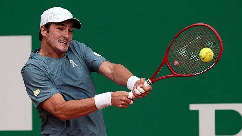 João Fonseca em ação contra Gabriel Diallo no Masters de Monte Carlo