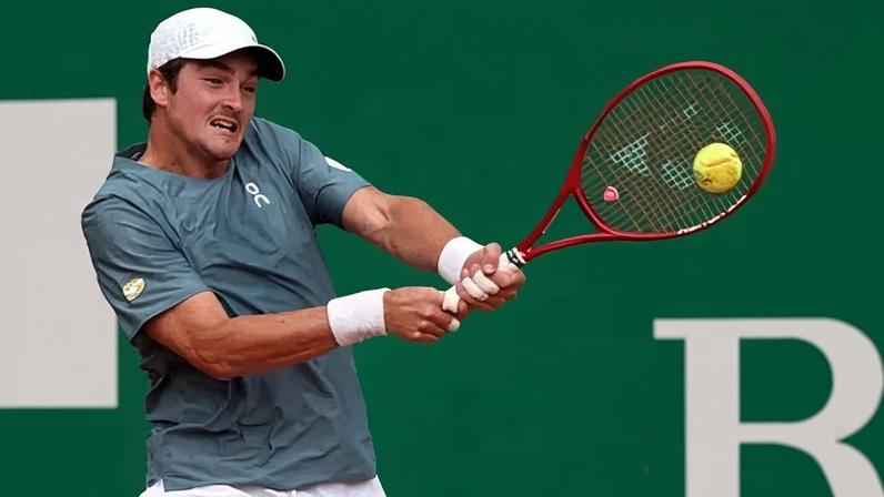 João Fonseca em ação contra Gabriel Diallo no Masters de Monte Carlo