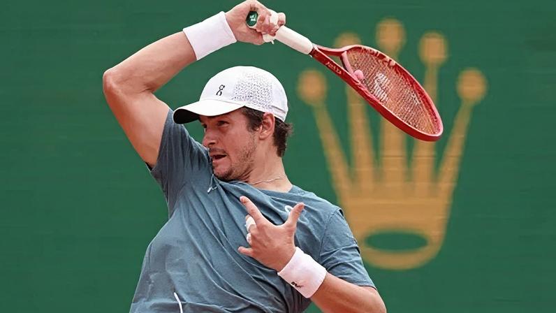 João Fonseca em ação nas quartas de final de Monte Carlo contra Zverev