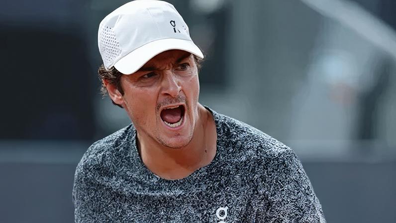 João Fonseca na partida contra Rafael Jodar pela terceira rodada do Masters 1000 de Madri