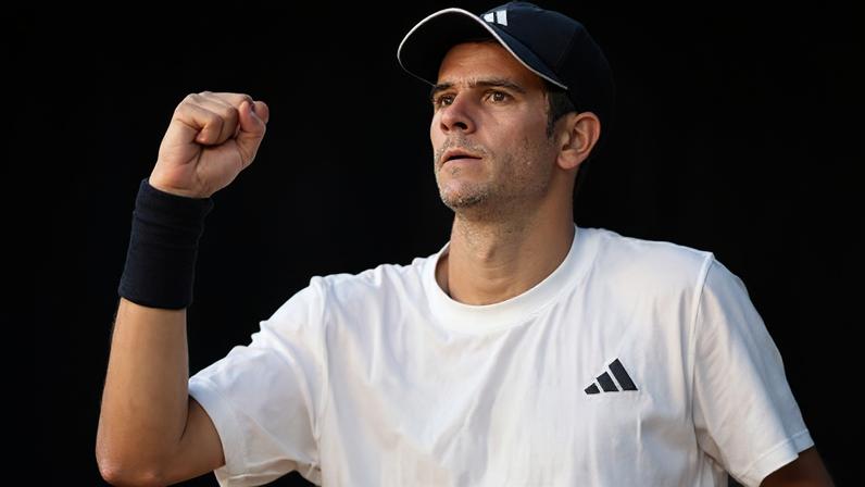 Rafael Jodar comemora após vencer primeiro set contra João Fonseca no Madrid Open