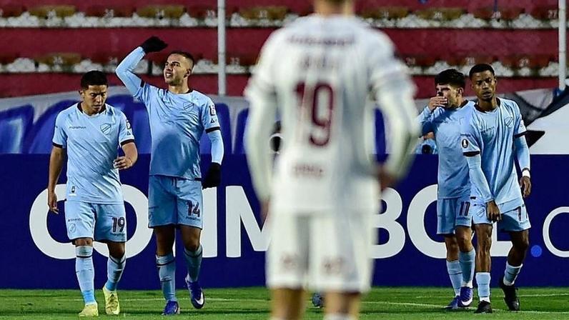 Jogadores do Bolívar comemoram gol de Robson Matheus contra o Fluminense, pela Libertadores