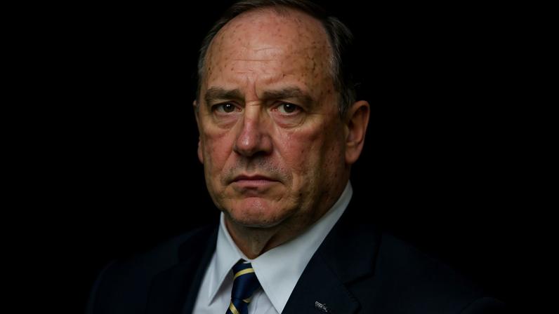 John Phelan é demitido como Secretário da Marinha após conflitos no Pentágono