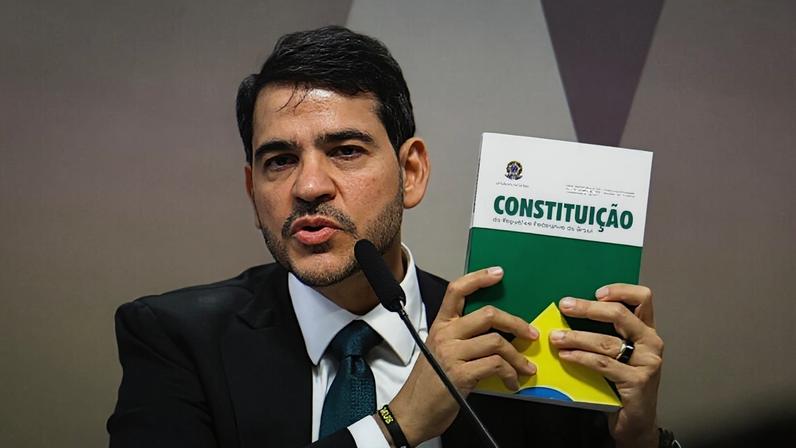 Messias responde sobre aborto, 8 de janeiro e Master em sabatina