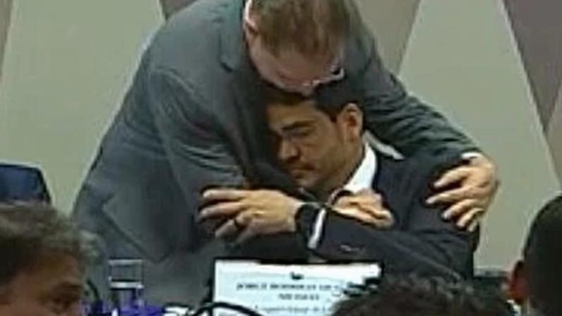 Gesto do deputado federal foi criticado por correligionários e nas redes sociais, o que motivou a explicação em seu perfil no Instagram