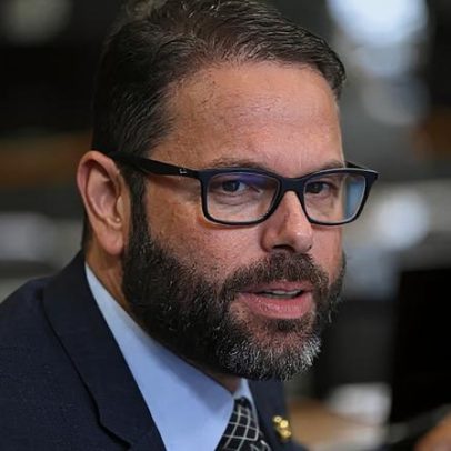 Seif rebate críticas, diz que missão aos EUA não é gasto extra