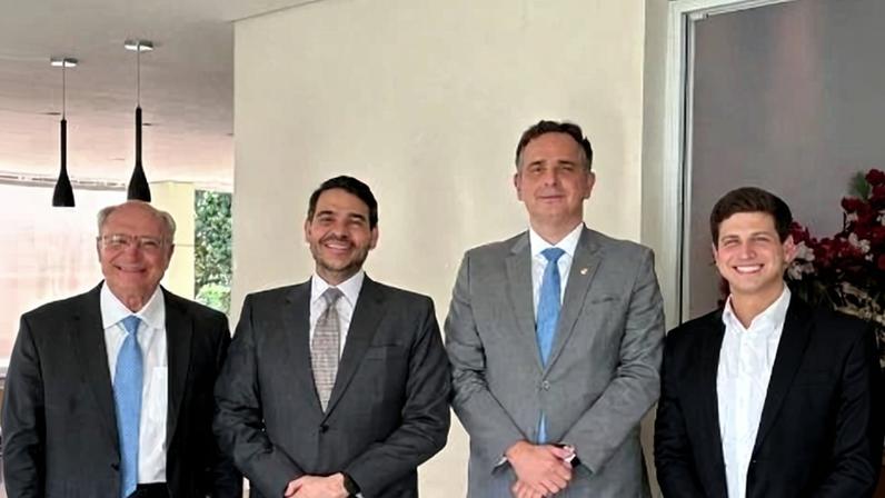 Na imagem (da esquerda para a direita), Geraldo Alckmin, Jorge Messias, Rodrigo Pacheco e João Campos, durante almoço em Brasília | Divulgação/PSB