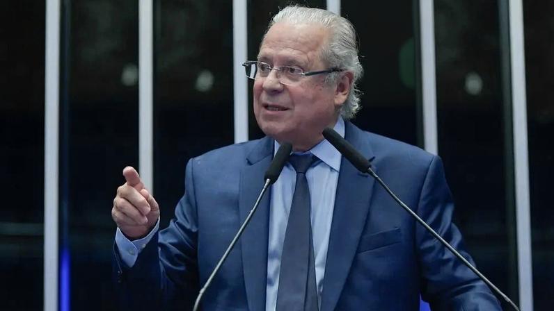 Embora ex-presidente esteja impedido de concorrer, candidatura é representada pelo filho, o senador Flávio Bolsonaro. (Foto: Geraldo Magela/Agência Senado)