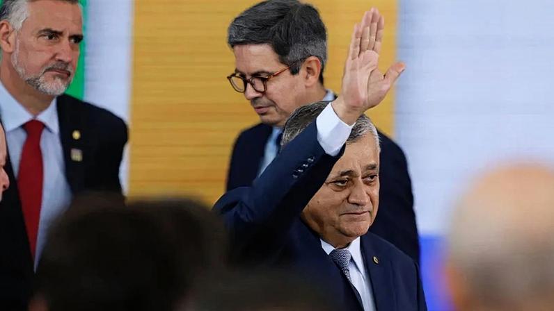 José Guimarães, ministro da SRI, em cerimônia no Palácio do Planalto