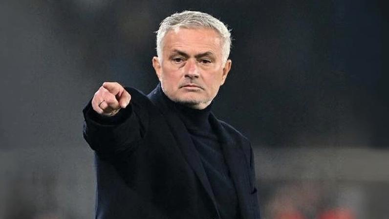 José Mourinho atualmente é técnico do Benfica