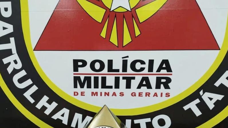 Jovem tenta esconder drogas ao ver a polícia e é preso com loló e maconha em Montes Claros