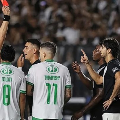 Jovem do Vasco é expulso por falta que sofreu; veja o lance