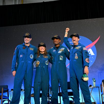Tripulação Artemis II retorna a Houston