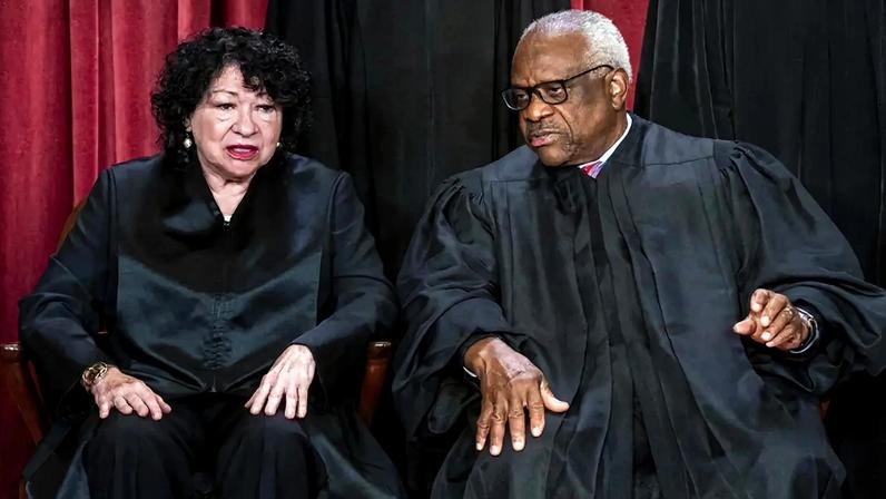 Os juízes da Suprema Corte dos EUA, Sonia Sotomayor e Clarence Thomas, durante foto em 2022. (Foto: SHAWN THEW/EFE/EPA)