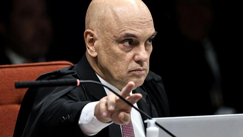 Brasília (DF), 11/09/2025 - O ministro Alexandre de Moraes durante sessão na Primeira Turma do Supremo Tribunal Federal (STF), que realiza o quinto dia de julgamento dos réus do Núcleo 1 da trama golpista, formado pelo ex-presidente Jair Bolsonaro e mais sete aliados. Foto: Marcelo Camargo/Agência Brasil