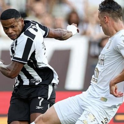 Botafogo vence Chapecoense com gol de Alex Telles no fim da Copa do Brasil