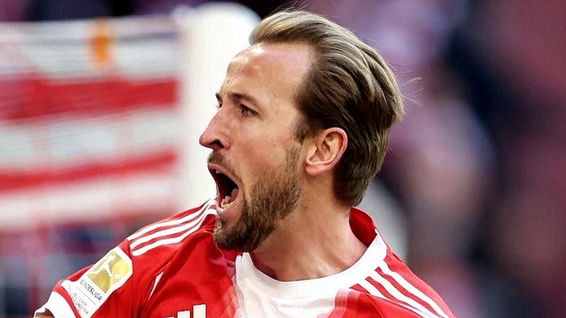 Kane comemora gol marcado pelo Bayern de Munique contra o Stuttgart pelo Campeonato Alemão