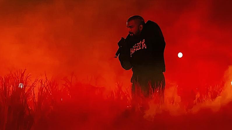 Kanye West com a Vultures Listening Experience no Wuyuan River Stadium, na China
