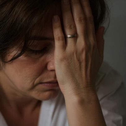 Menopausa: 7 sintomas pouco falados, como odores estranhos e formigamento