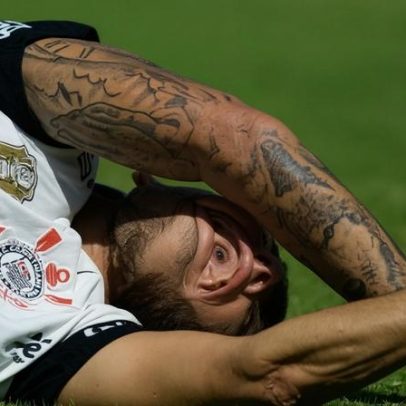 Kayke rompe ligamento do joelho e vira baixa no Corinthians