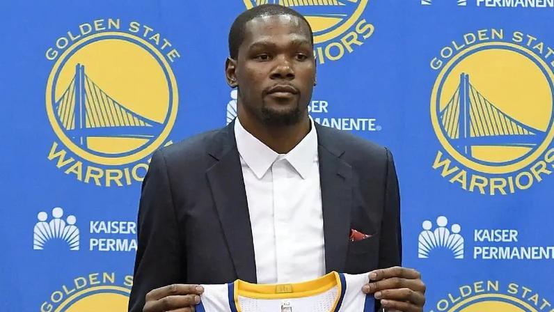 O site YardBarker listou o maior vilão de cada uma das 30 franquias da NBA. Lista conta com lendas, dirigentes e figuras marcantes da liga. Clique nas setas para ver.