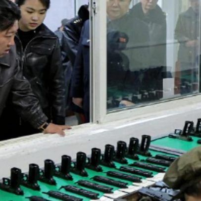 Kim Jong Un testa míssil com dispersão de centenas de explosivos