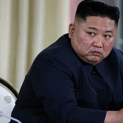 Kim Jong Un elogia soldados que preferem morrer a serem capturados