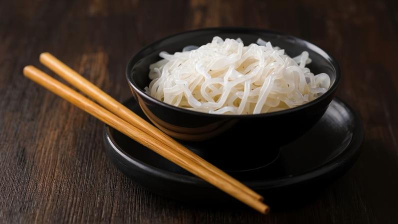 O konjac vem do Sudeste Asiático, especialmente da China e do Japão, onde é cultivado há séculos e usado tanto na alimentação quanto na medicina tradicional