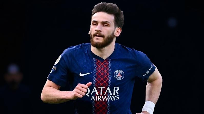 Kvaratskhelia marca golaço para o PSG na Ligue 1, contra o Nantes