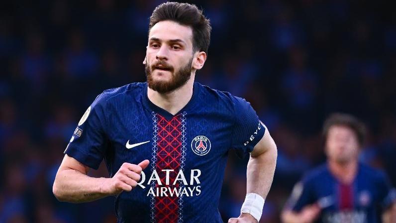 Kvaratskhelia marca golaço para o PSG na Ligue 1, contra o Nantes