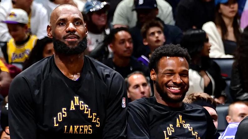 LeBron James conquista 1.229ª vitória na NBA e quebra recorde