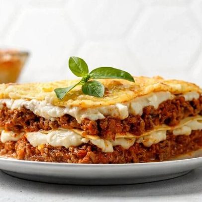 Lasanha ao molho branco oferece 7 receitas fáceis para o almoço de domingo